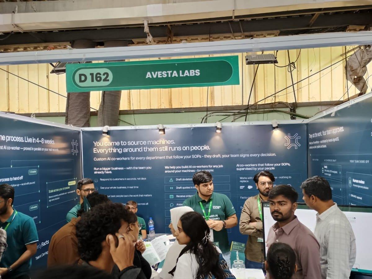 Visitors crowding the counter of the Avesta Labs stand at PharmaTech Expo 2026, beneath a green overhead sign reading D 162 Avesta Labs